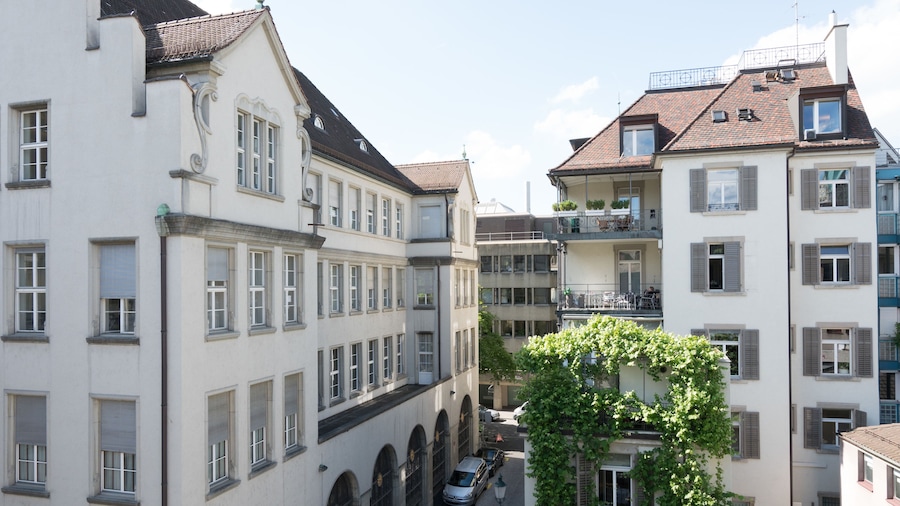 Paradeplatz Apartment by Airhome