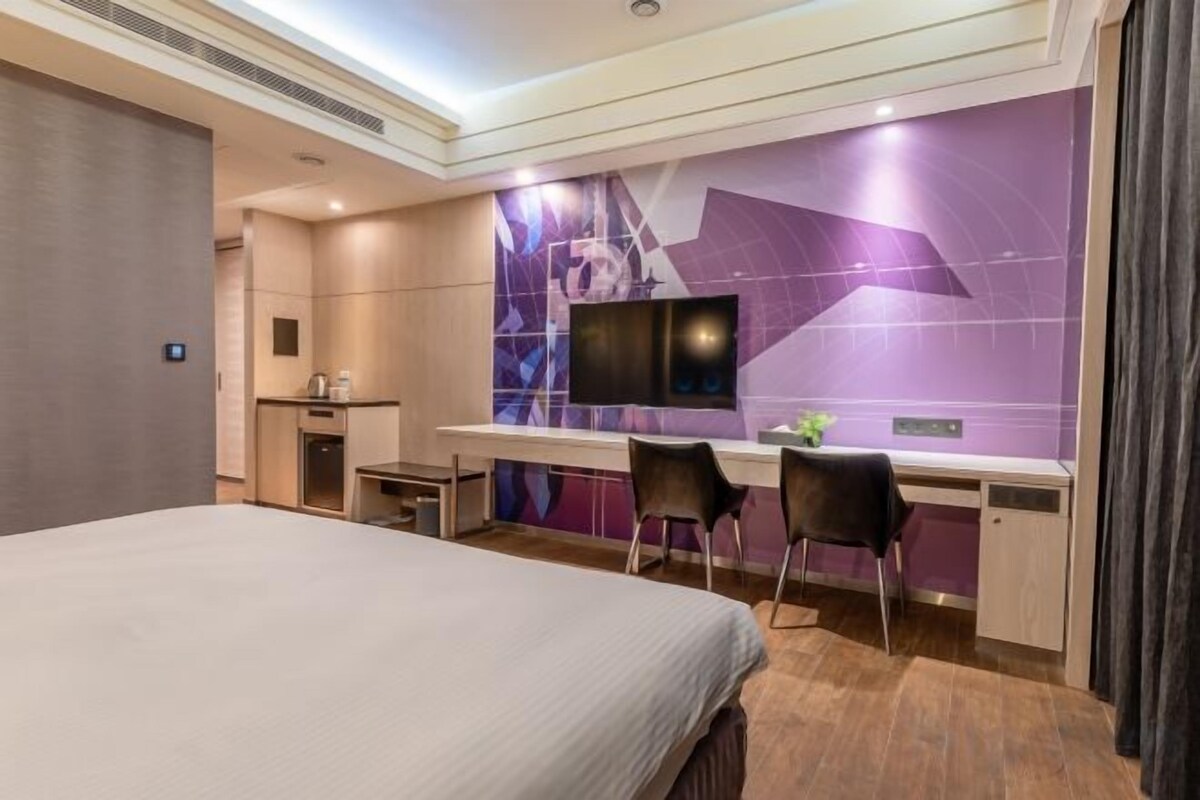 In-room safe, desk, blackout drapes, soundproofing