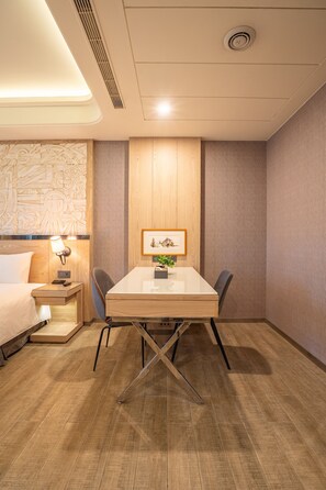 Classic Twin Room | In-room business center - Guide Hotel Taichung ZiYou (Taichung)