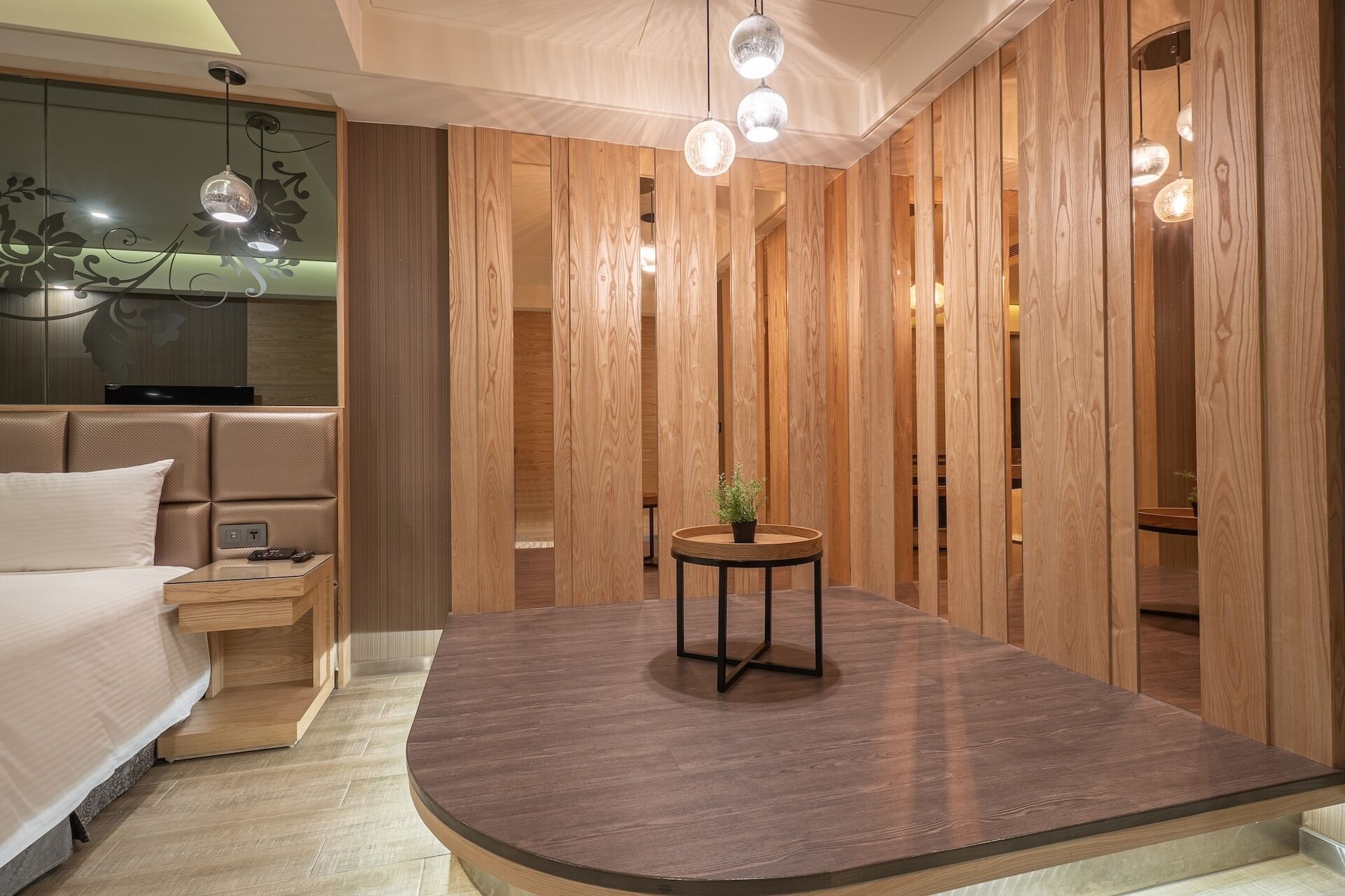 Deluxe Quadruple Room | In-room safe, desk, blackout curtains, soundproofing
