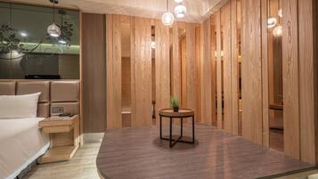 Deluxe Quadruple Room | In-room safe, desk, blackout curtains, soundproofing