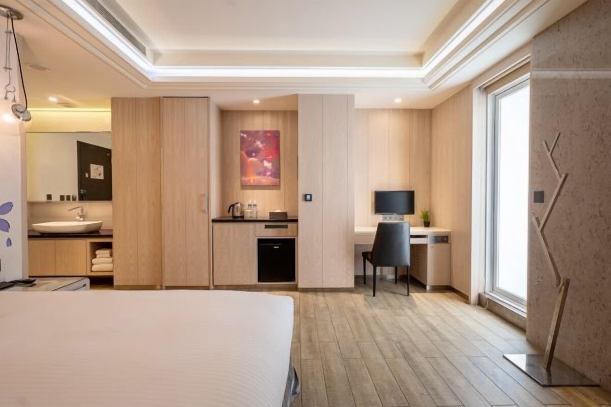In-room safe, desk, blackout drapes, soundproofing
