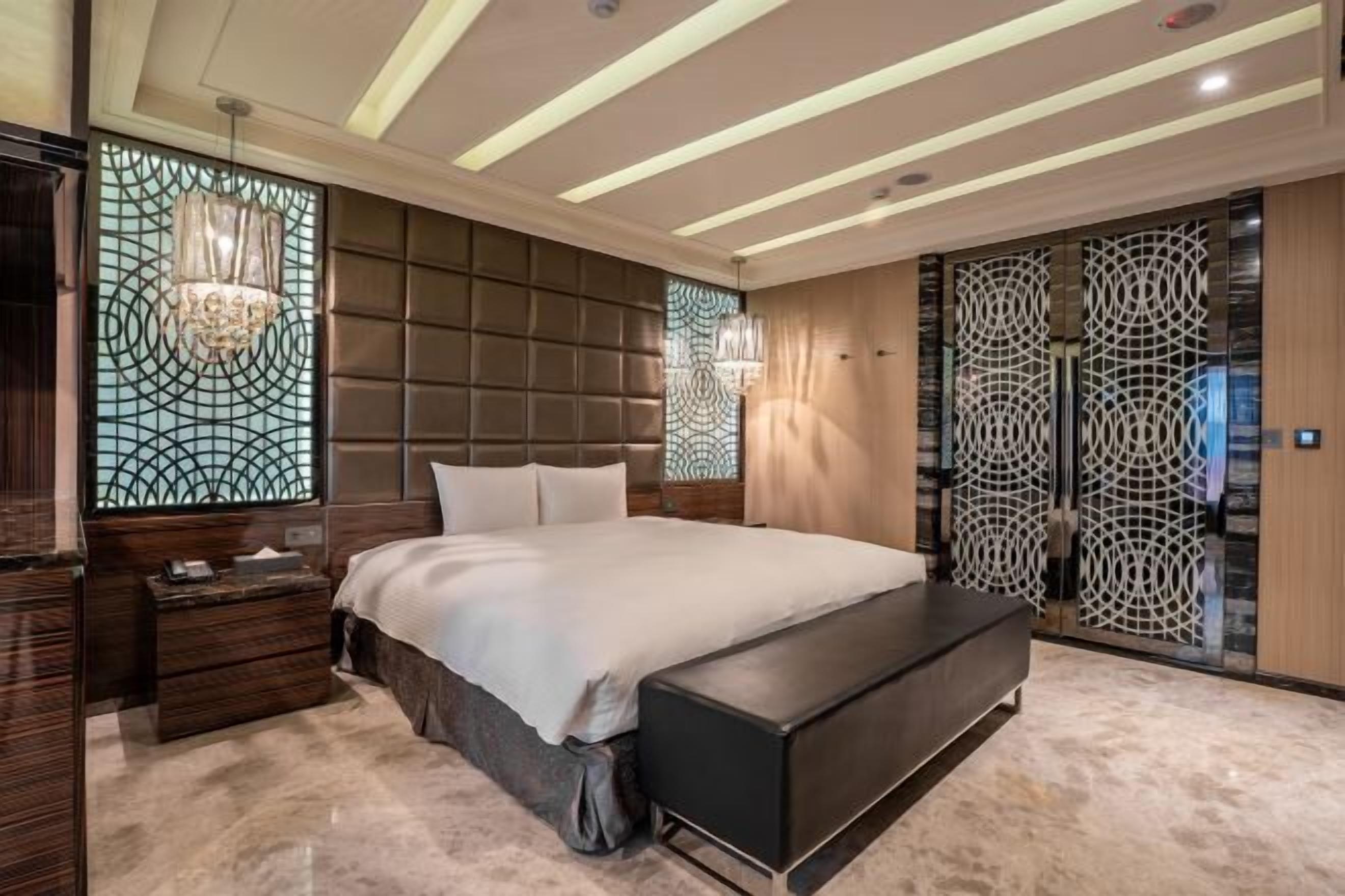 Caja de seguridad en la habitación, escritorio y cortinas blackout 