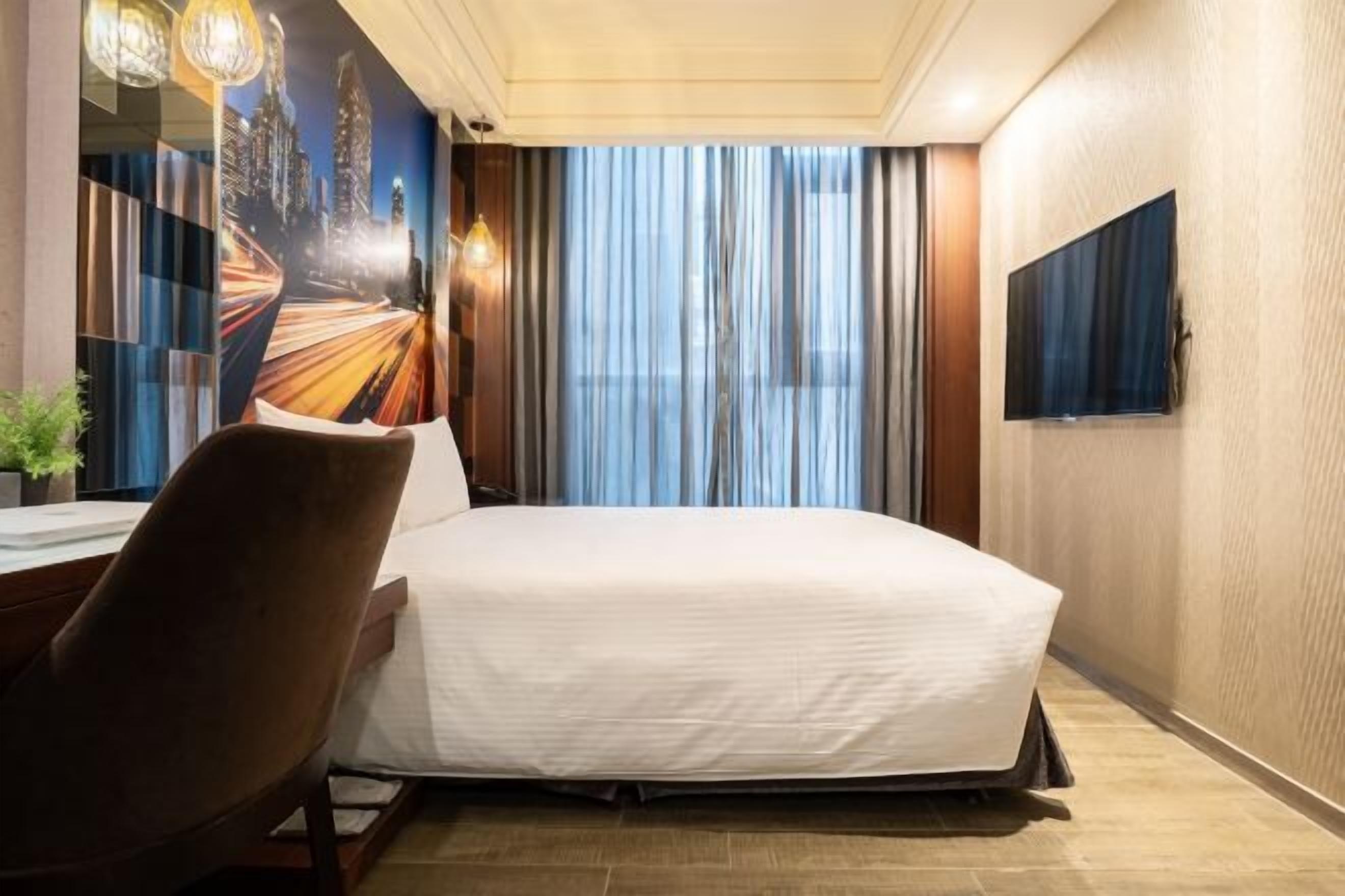 Caja de seguridad en la habitación, escritorio y cortinas blackout 