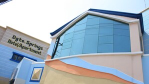 A building with a sign reading "Dgte. Springs Hotel/Apartments." - Dumaguete Springs Apartment (Dumaguete)