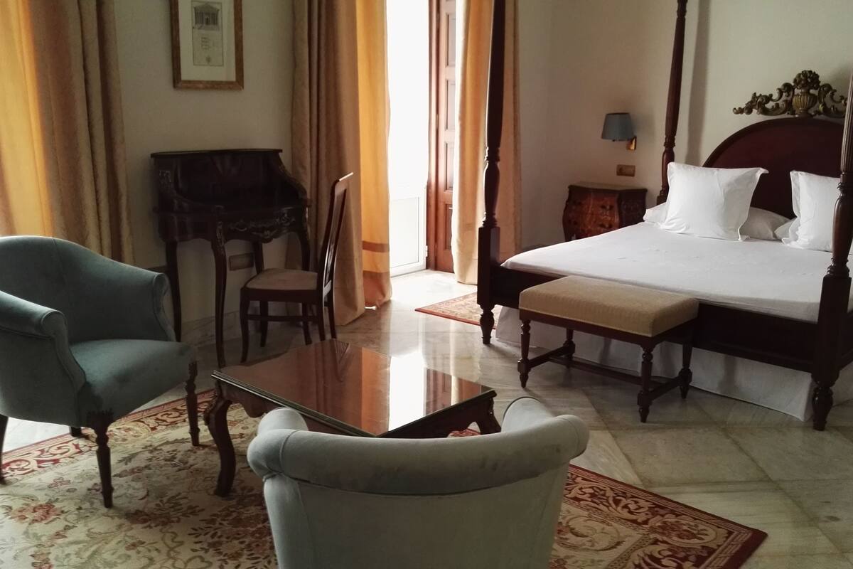 Premium bedding, minibar, in-room safe, desk