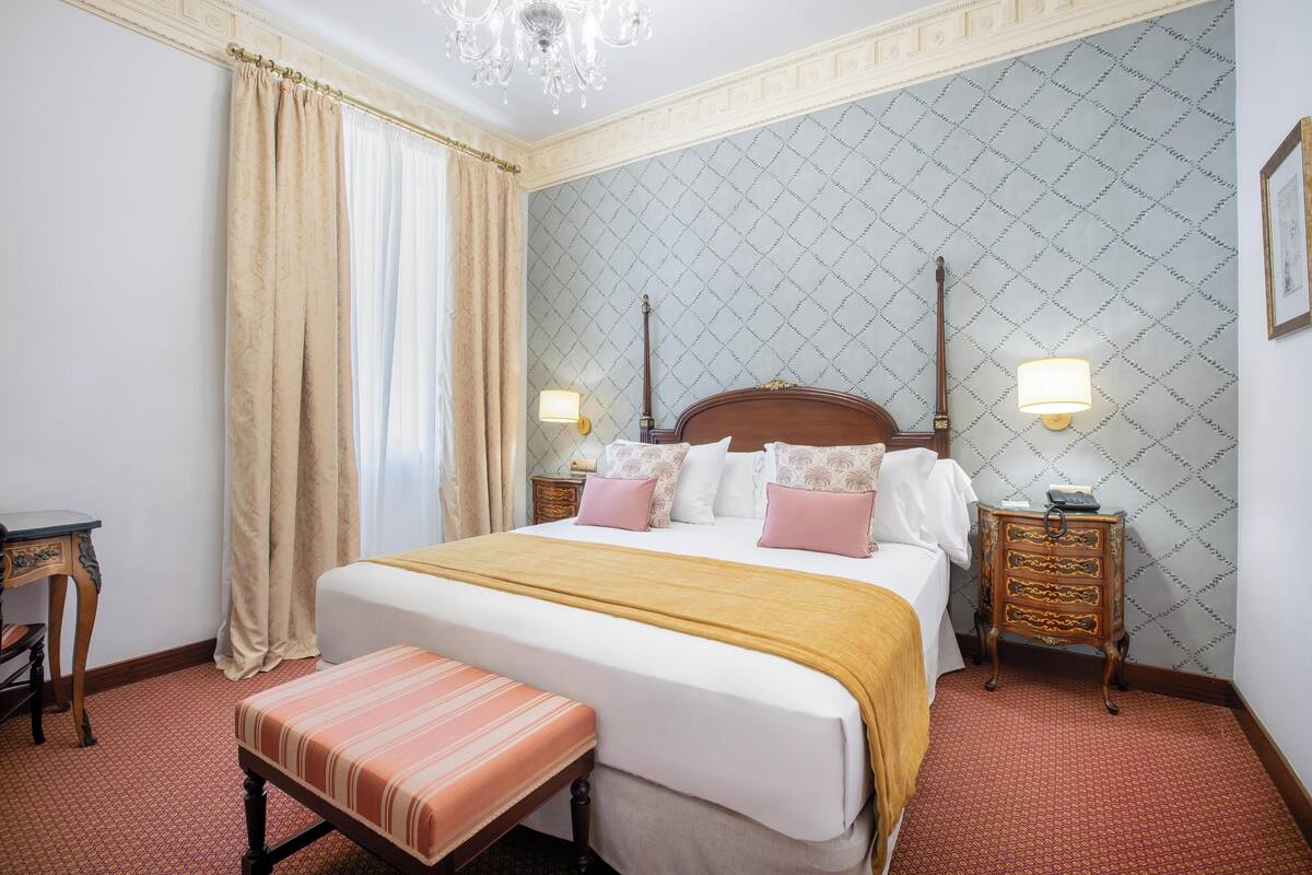 Premium bedding, minibar, in-room safe, desk