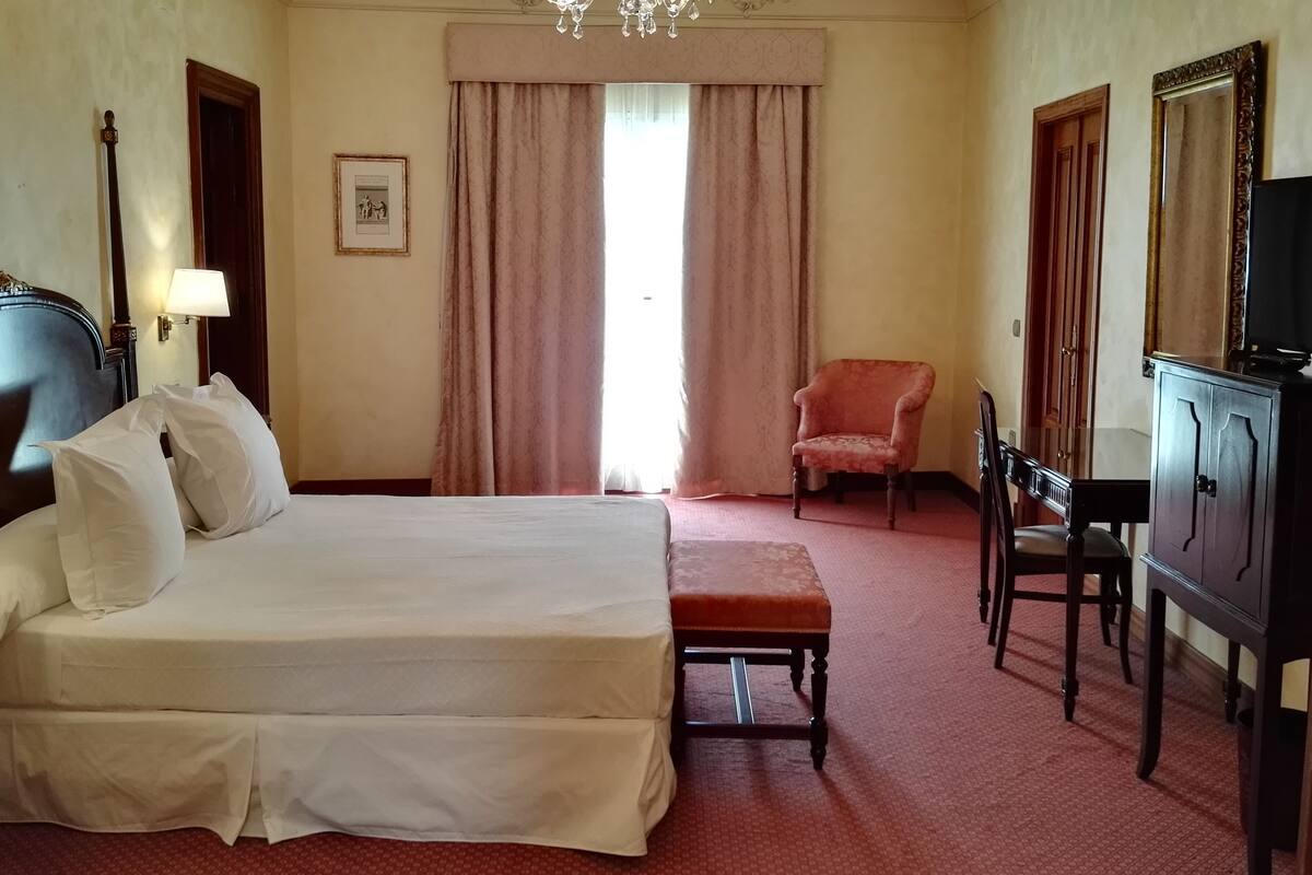 Premium bedding, minibar, in-room safe, desk