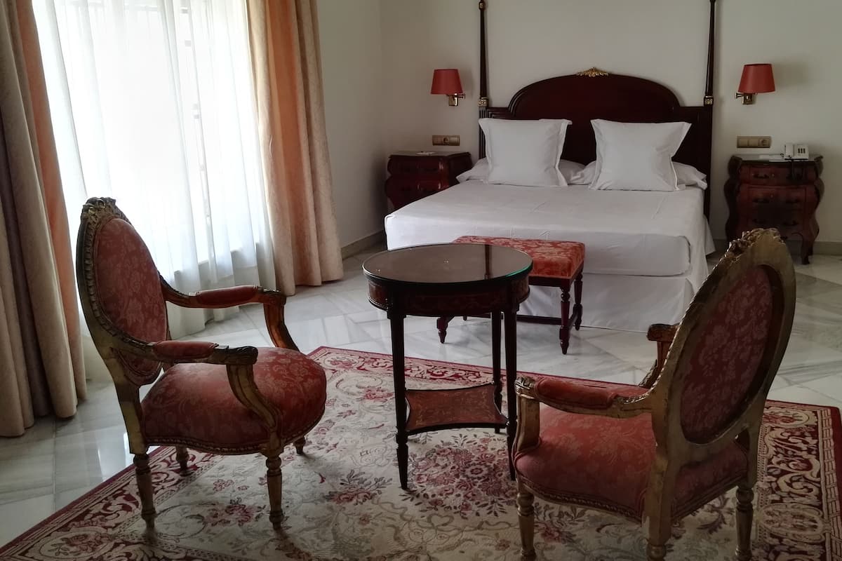 Junior Suite | Premium bedding, minibar, in-room safe, individually furnished