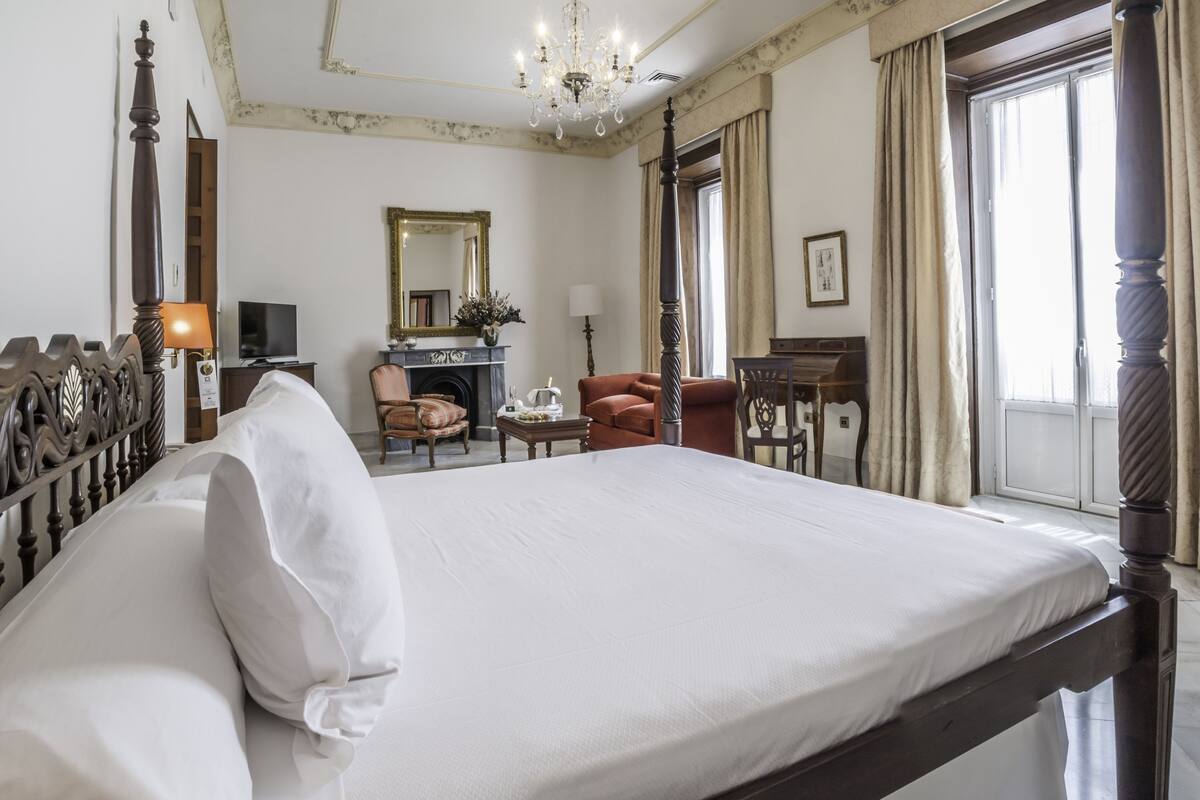 Premium bedding, minibar, in-room safe, desk