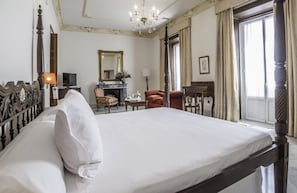Hochwertige Bettwaren, Minibar, Zimmersafe, individuell eingerichtet
