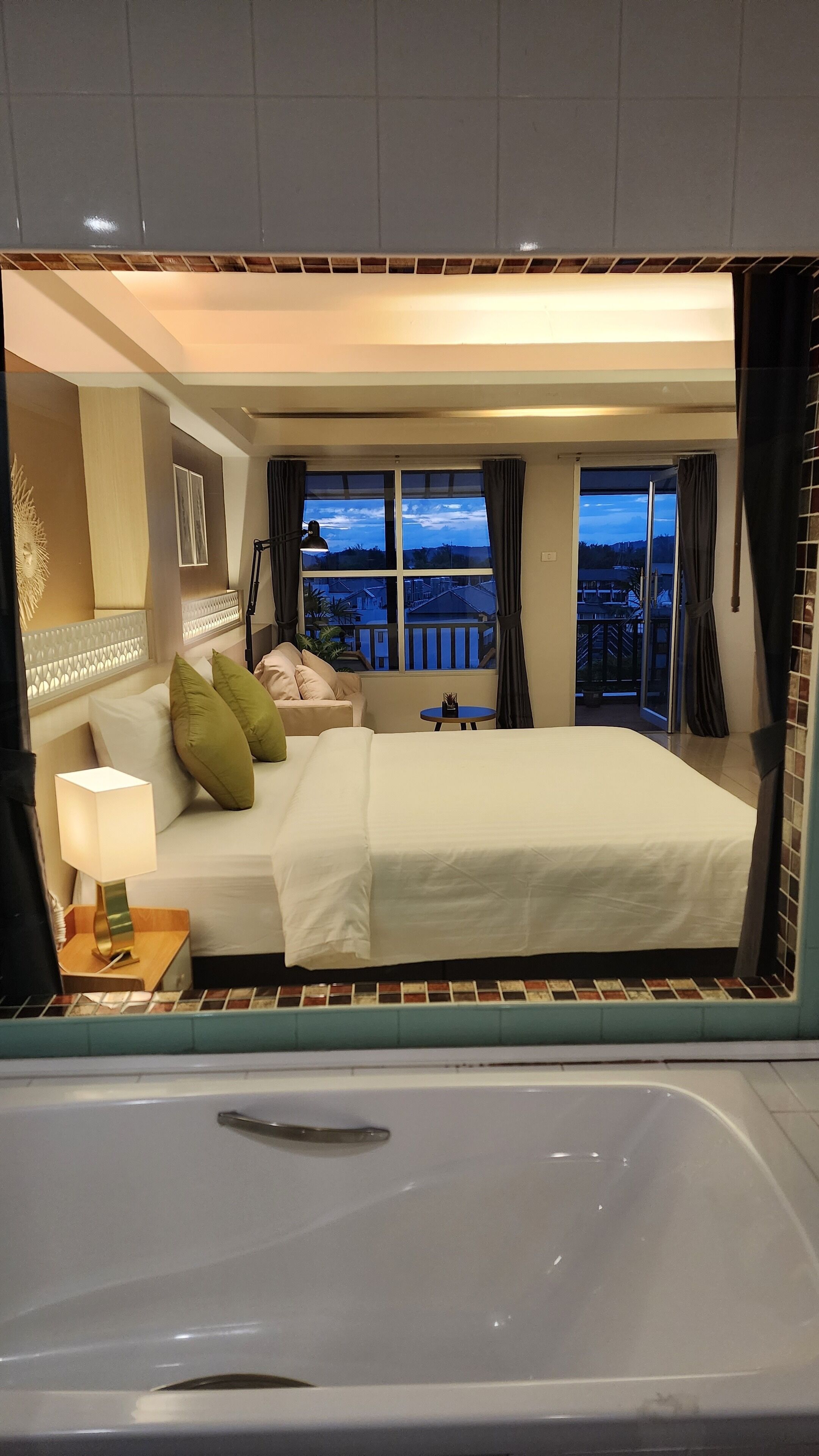 Deluxe Double Room, Sea View | Bathroom | Hair dryer, bidet, towels, toilet paper