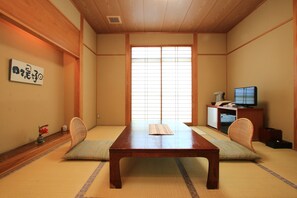 In-room safe, free WiFi, bed sheets