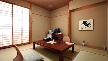 In-room safe, free WiFi, bed sheets