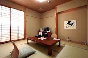 In-room safe, free WiFi, bed sheets