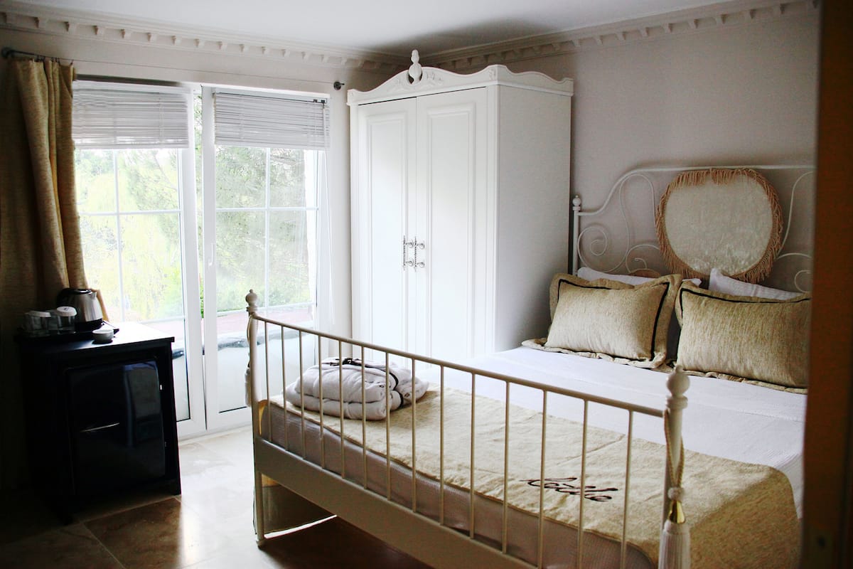 Standard Room with River View | Roupas de cama premium, frigobar (abastecido com itens grátis)