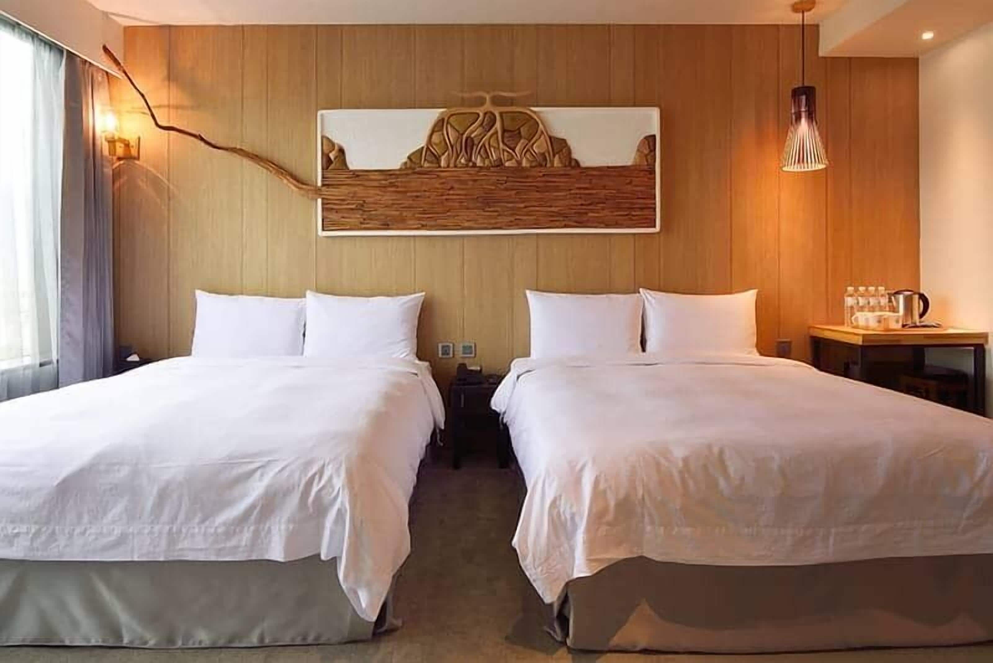 deluxe double king | desk, soundproofing, free wifi, bed sheets