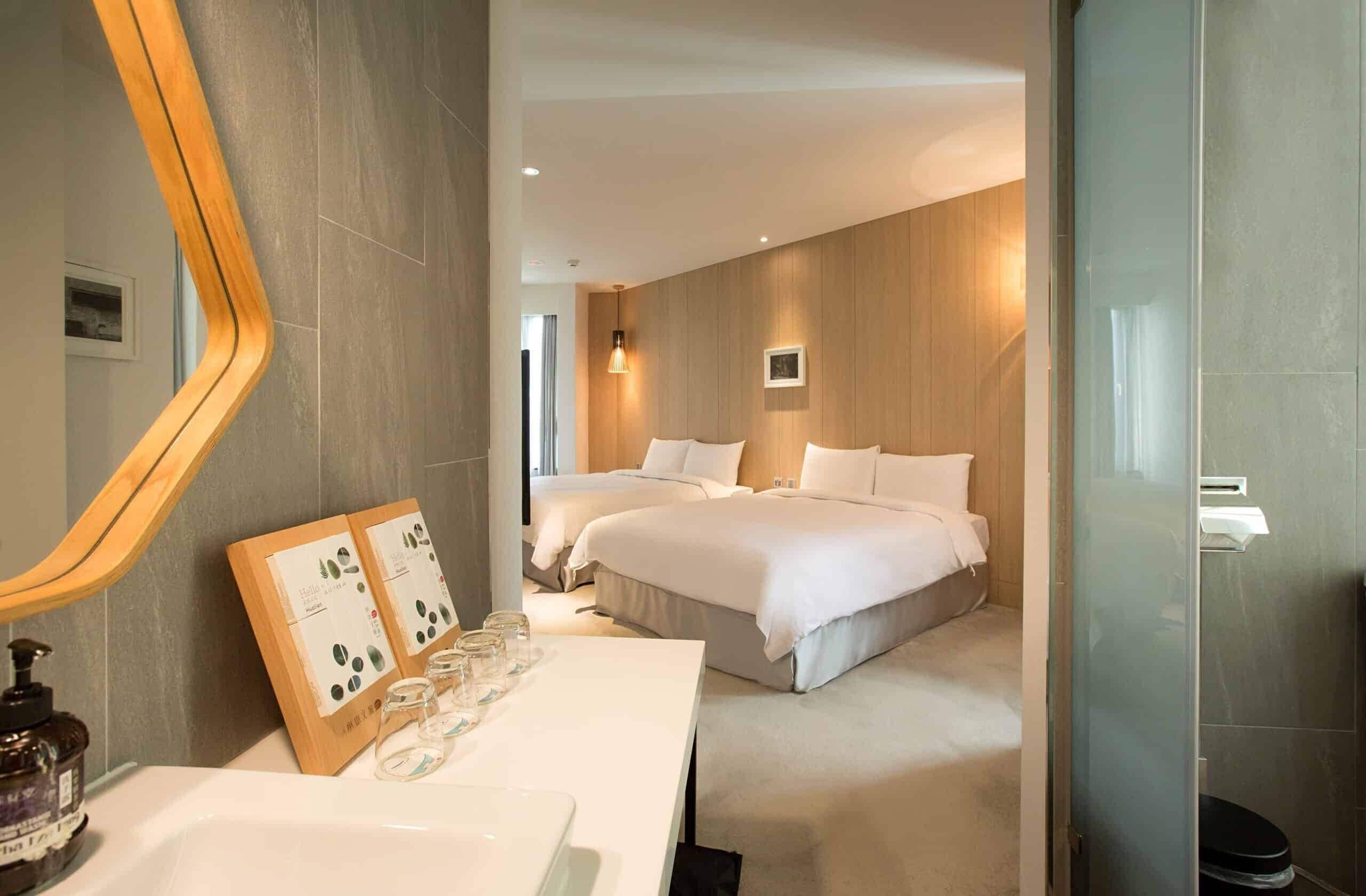 deluxe double king | desk, soundproofing, free wifi, bed sheets