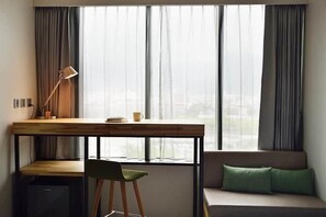 Classic King | Desk, soundproofing, free WiFi, bed sheets - Hotelday Plus Hualien (Hualien City)