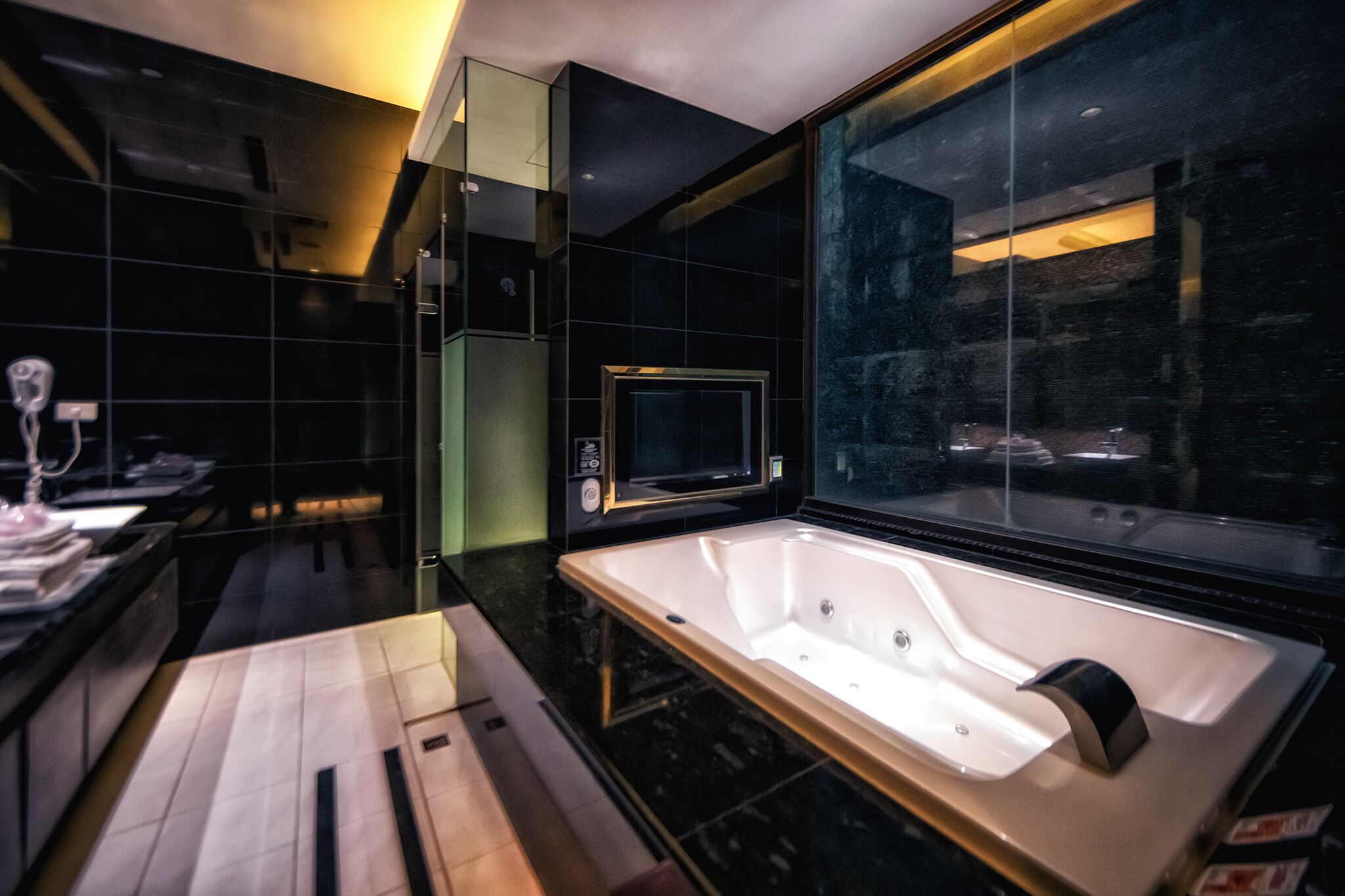 Business Quadruple Room | Bathroom