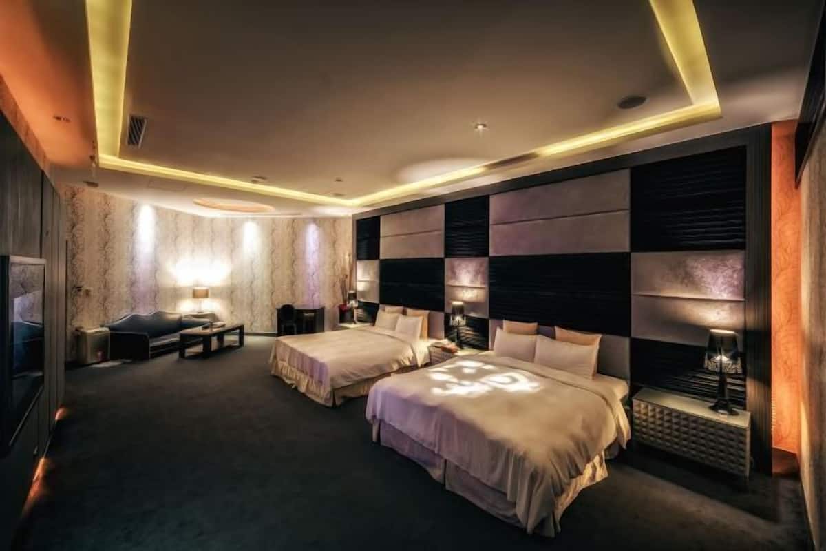 1 bedroom, Egyptian cotton sheets, down duvets, free minibar