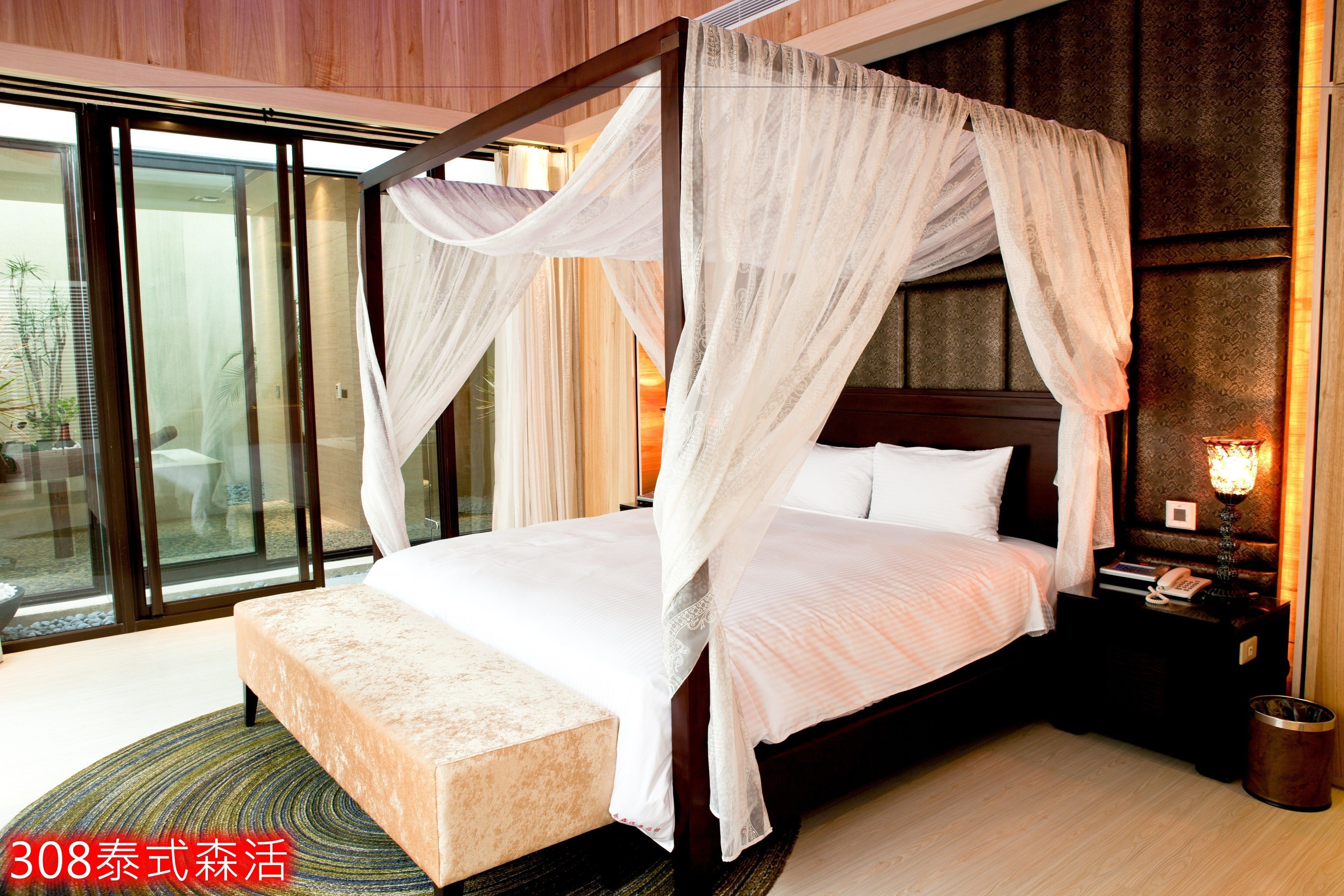 1 bedroom, Egyptian cotton sheets, down comforters, free minibar