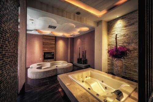 Premium Double Room, 1 King Bed | Bathroom | Separate tub and shower, rainfall showerhead, hair dryer, slippers