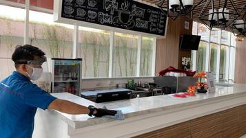 Breakfast, lunch, dinner served; Indonesian cuisine