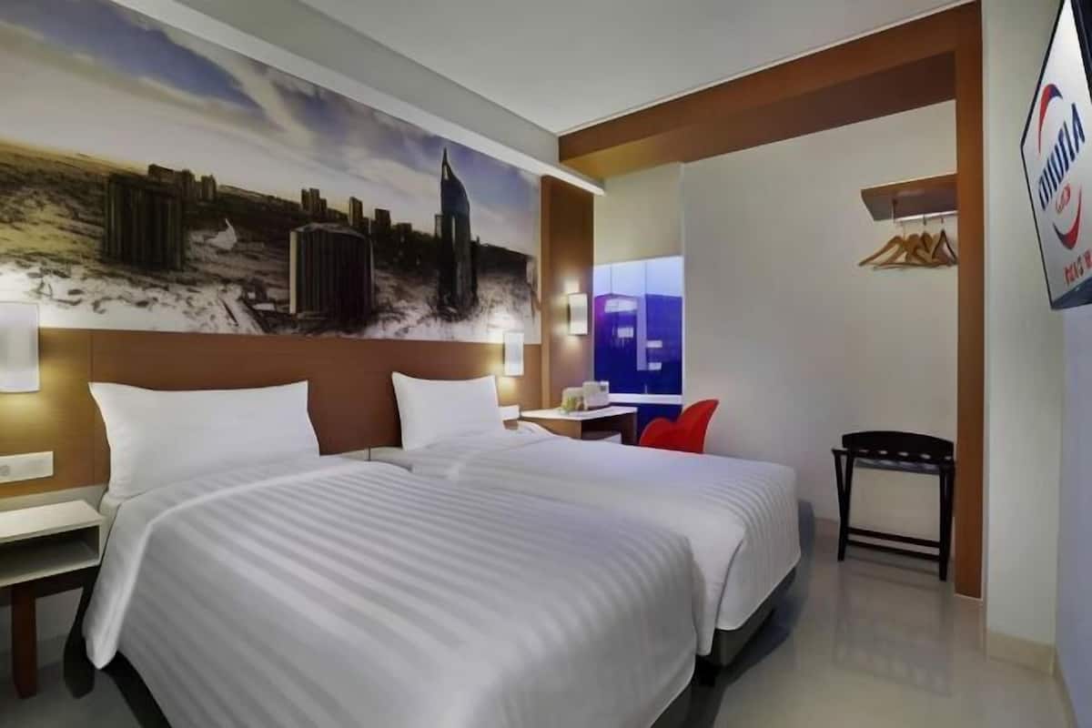 In-room safe, desk, free WiFi, bed sheets