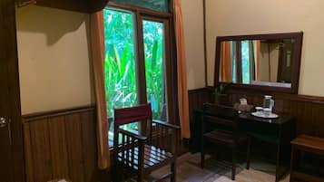 Skrivebord, sengetøj