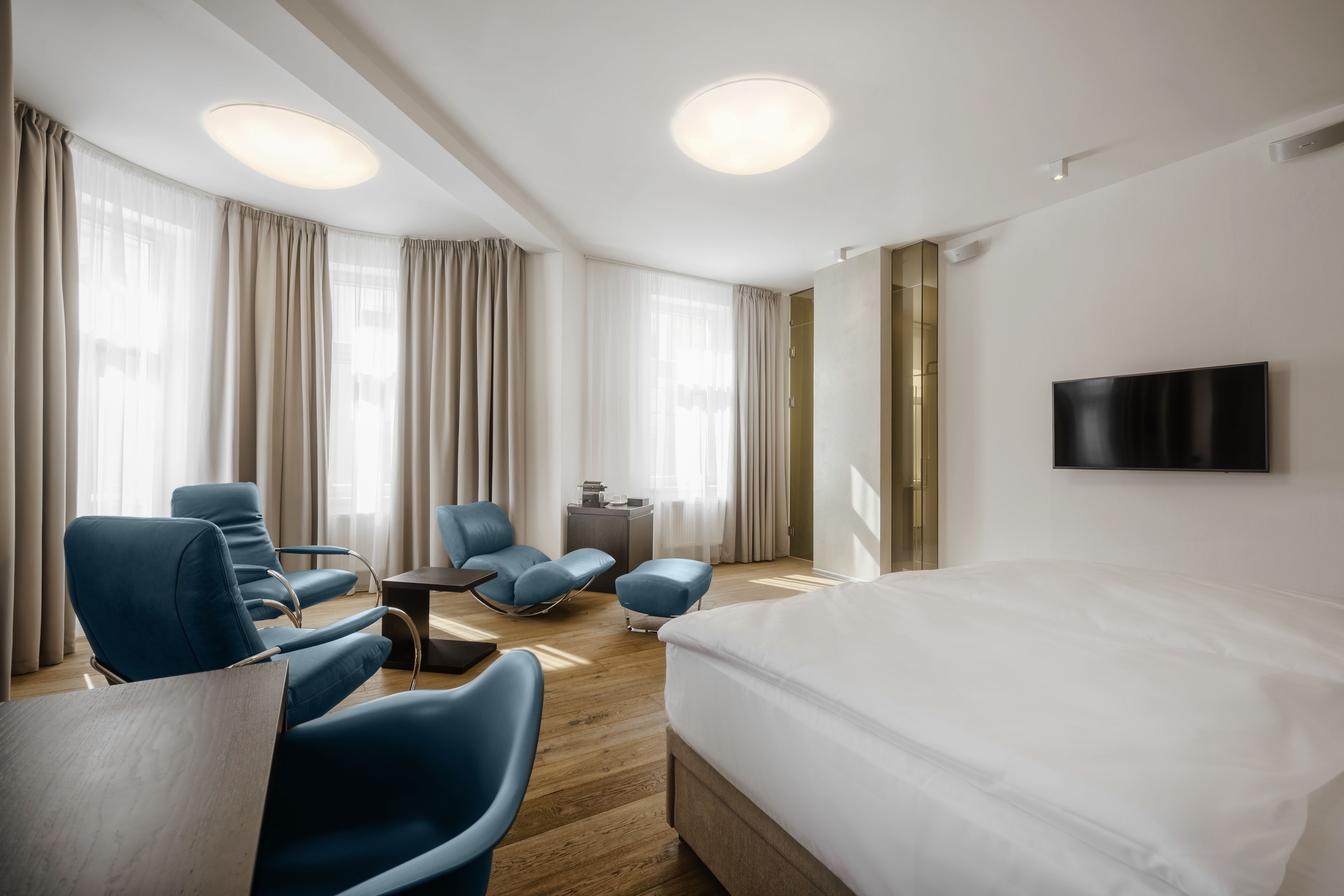 Habitación junior doble, balcón | Ropa de cama de alta calidad, colchones Select Comfort, minibar