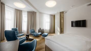 Habitación junior doble, balcón | Ropa de cama de alta calidad, colchones Select Comfort, minibar