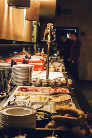 Free daily buffet breakfast
