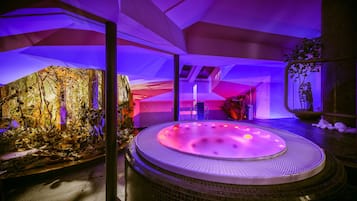 Sauna, hot tub, steam room, sports massages, massages