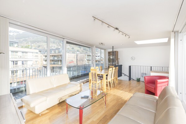 Luxury Apartment | Living area