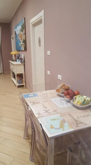 Fridge, electric kettle, cookware/dishes/utensils - Guesthouse Le Tre Spezie (La Spezia)