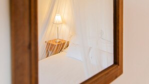 Habitación Confort doble, 1 cama doble, baño privado, vistas al jardín