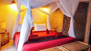 Desk, bed sheets - Kelimutu Crater Lakes Ecolodge (Desa Kowanara)