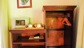 Desk, bed sheets - Kelimutu Crater Lakes Ecolodge (Desa Kowanara)