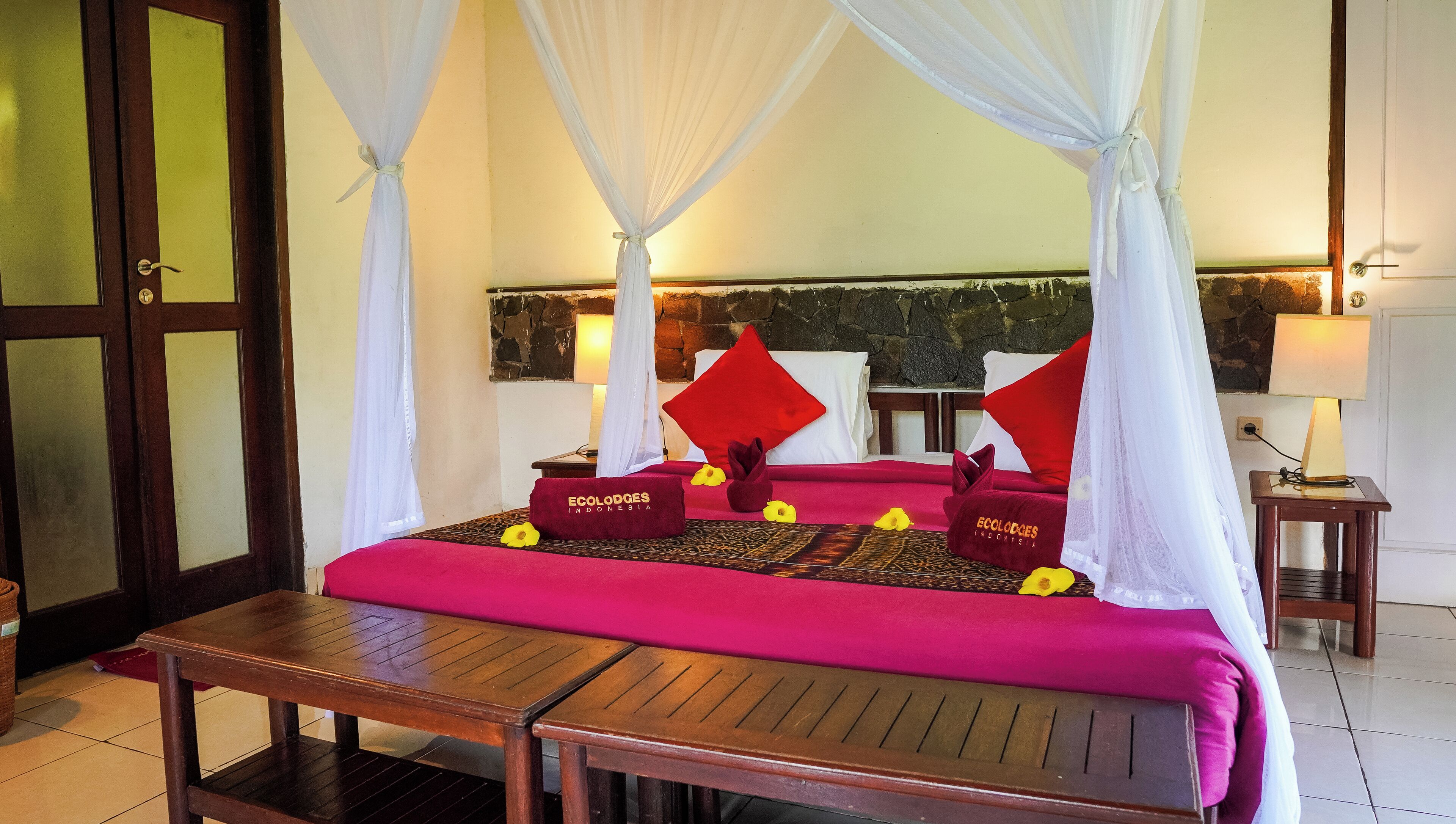 ดีลักซ์บังกะโล, วิวสวน | โต๊ะทำงาน, ผ้าปูที่นอน