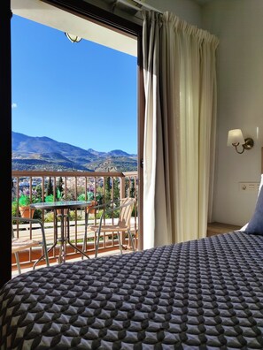 Double or Twin Room, Mountain View | Desk, blackout drapes, free cribs/infant beds, rollaway beds - Hostal y Apartamento Rural Los Naranjos (El Valle)