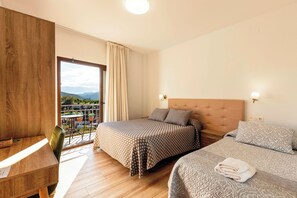 Basic Triple Room, Mountain View | Desk, blackout curtains, free cots/infant beds, rollaway beds - Hostal y Apartamento Rural Los Naranjos (El Valle)