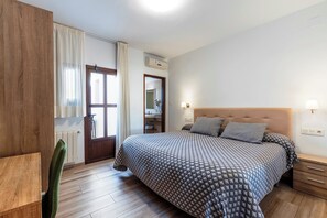 Double or Twin Room, Mountain View | Desk, blackout drapes, free cribs/infant beds, rollaway beds
