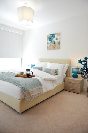 อพาร์ทเมนท์, ห้องน้ำส่วนตัว | ผ้าปูที่นอนฝ้ายอียิปต์, เครื่องนอนระดับพรีเมียม, เตียง Tempur-Pedic