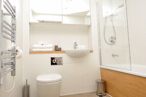 Bathroom - Select Serviced Accommodation - City Tower (Reading)