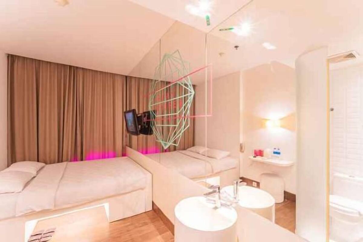 1 quarto, cofres nos quartos, escrivaninha, quartos à prova de som