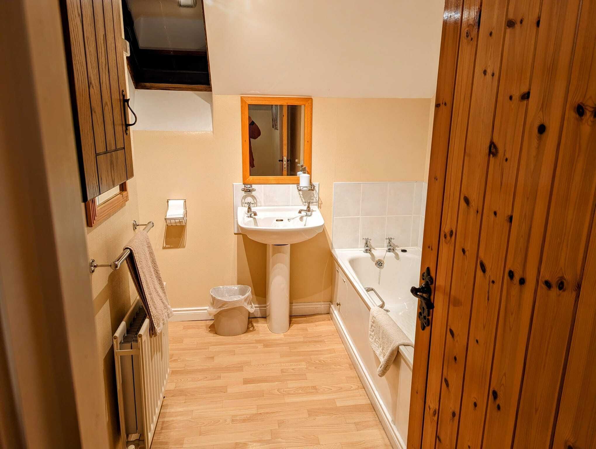 Cottage, 3 Bedrooms (Jimmy's Cottage) | Bathroom | Separate bathtub and shower, towels