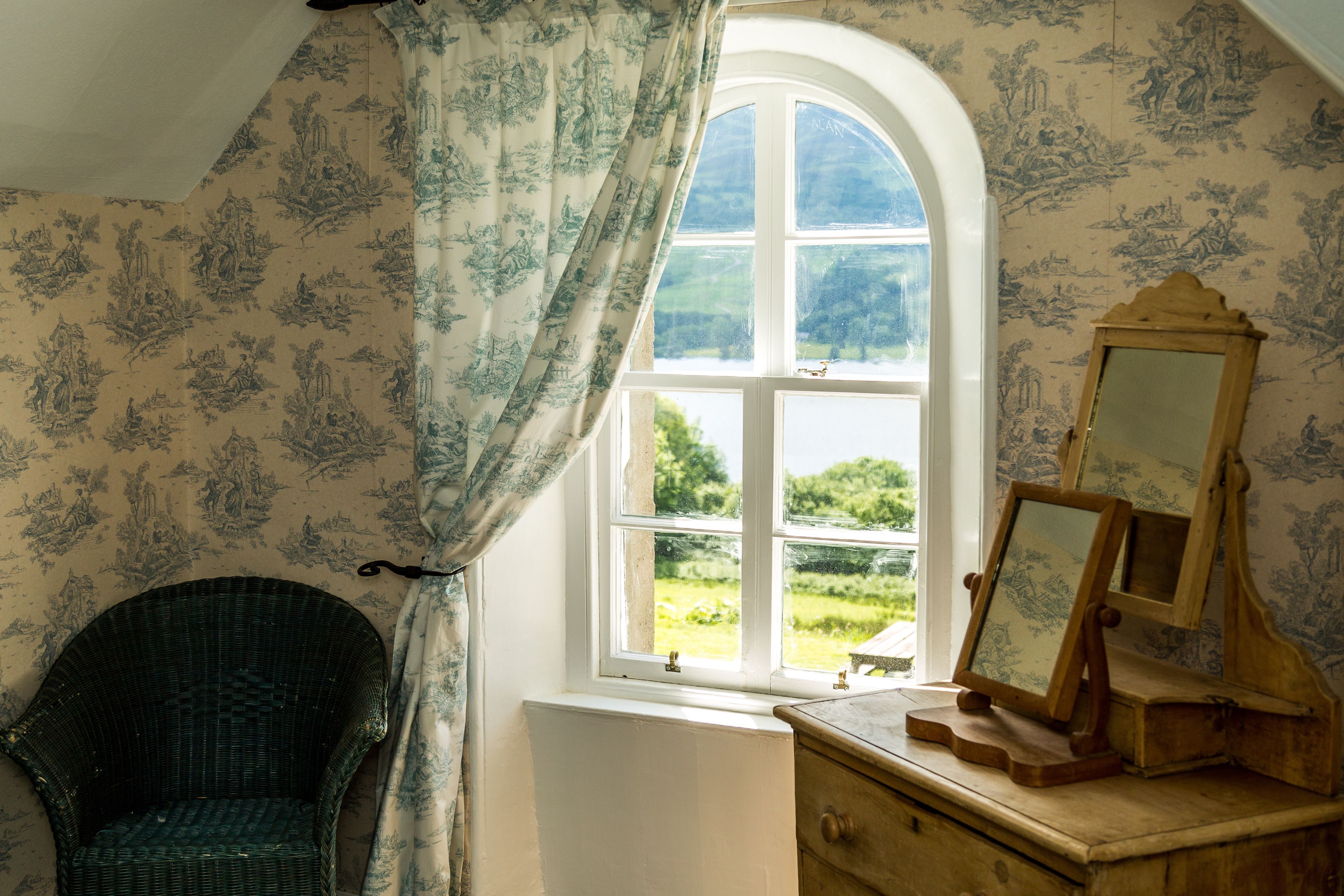 Classic Double Room (Classic King) | Bathroom | Hair dryer, bathrobes, slippers, towels