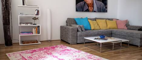 Lägenhet Grand - 2 sovrum - uteplats - trädgård | Vardagsrum | 50-tums platt-tv med kabelkanaler, tv och kontor