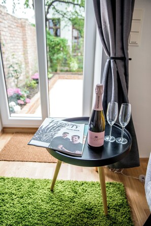 Design-Apartment, 1 Schlafzimmer, Terrasse, zum Garten hin | Wohnbereich